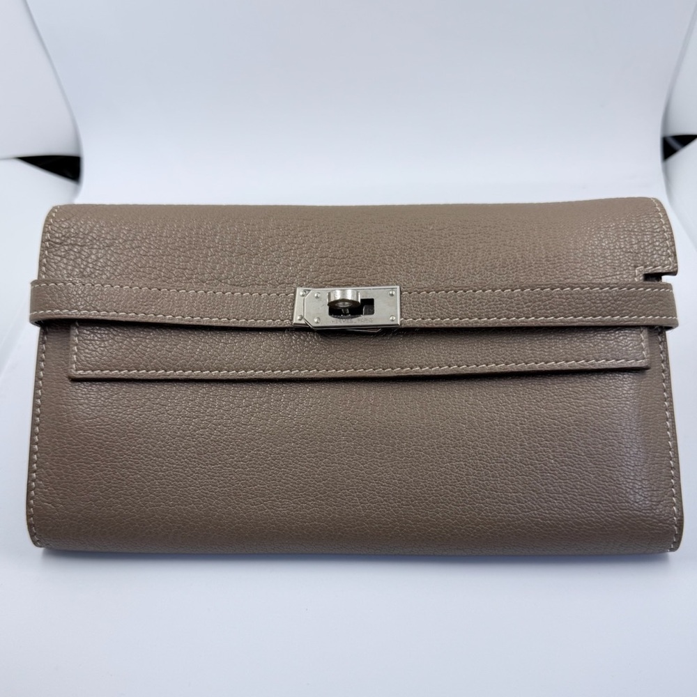 Hermès Kelly Long Wallet in Togo Leather, Etoupe, Palladium Hardware, 2019 , M